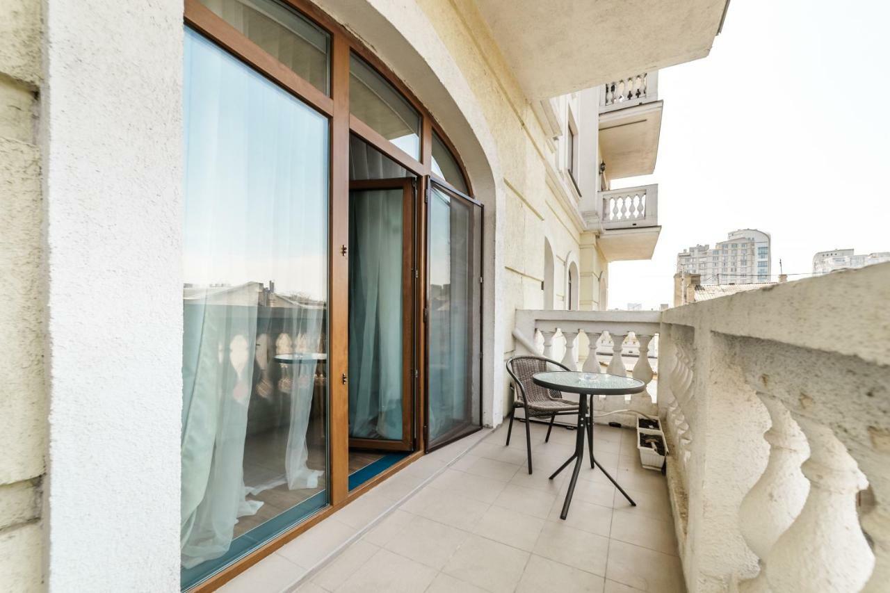 Stylish Apartment With A Balcony Overlooking The Park Odessa Exteriör bild