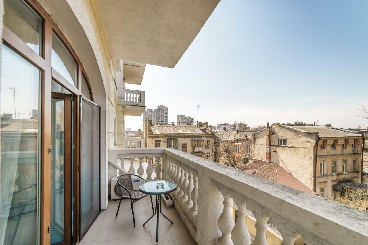 Stylish Apartment With A Balcony Overlooking The Park Odessa Exteriör bild