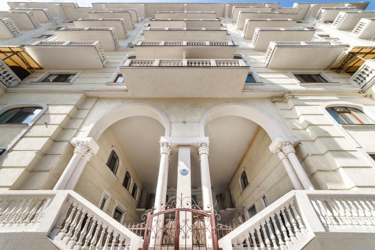 Stylish Apartment With A Balcony Overlooking The Park Odessa Exteriör bild
